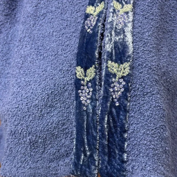 90s Periwinkle cardigan with velvet trim and beaded grape details, small - Picture 5 of 9